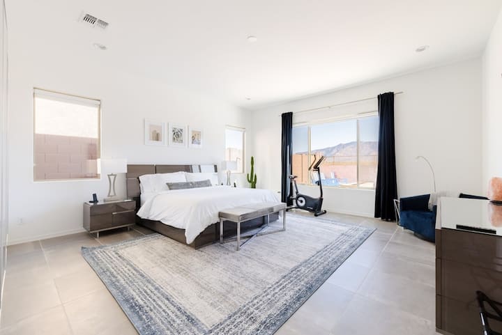 Catalina Suite with ensuite bathroom - king bed