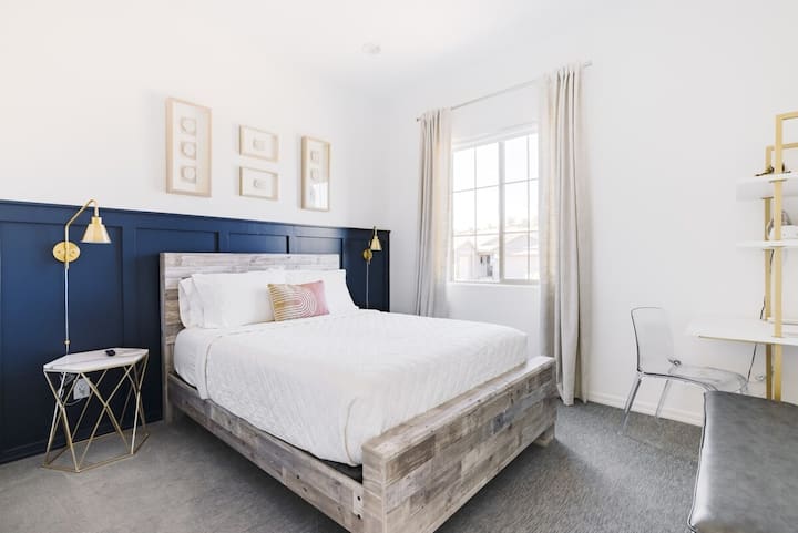 Santa Rita room with queen bed