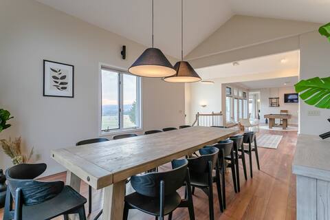 Ember: Hot Tub, Gym, Theater, Pool Table & Views!