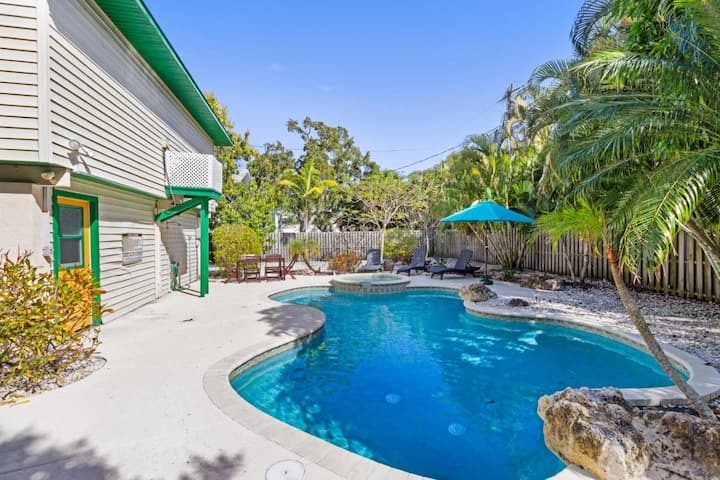 Pet-friendly Retreat With Pool And Hot Tub Near - Anna María, FL