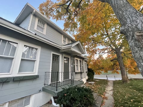 Nauvoo Area Arts & Crafts Home