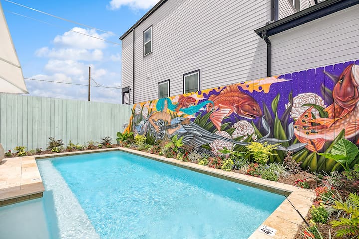 Hip Art Filled Uptown Oasis w/Heated Pool +Parking