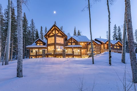 Bearpaw Manor- A Magnificent Ski/Ski-Out Chalet