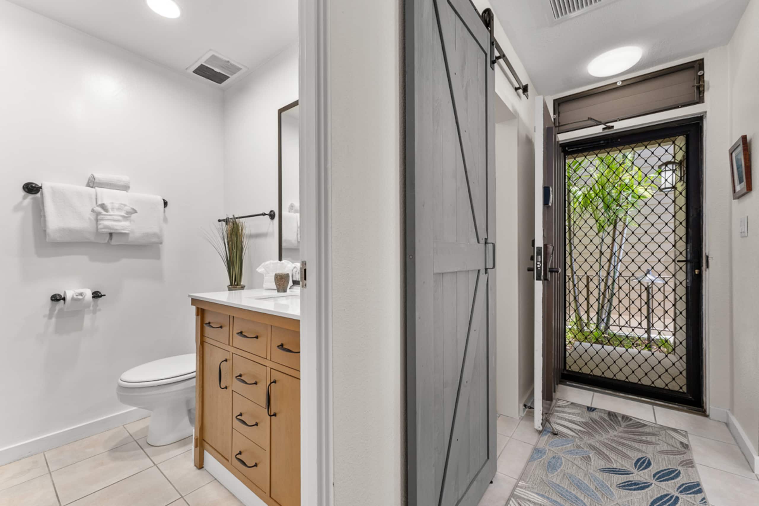 Condo in Lahaina · ★4.96 · 1 bedroom · 2 beds · 2 private baths - Image 20