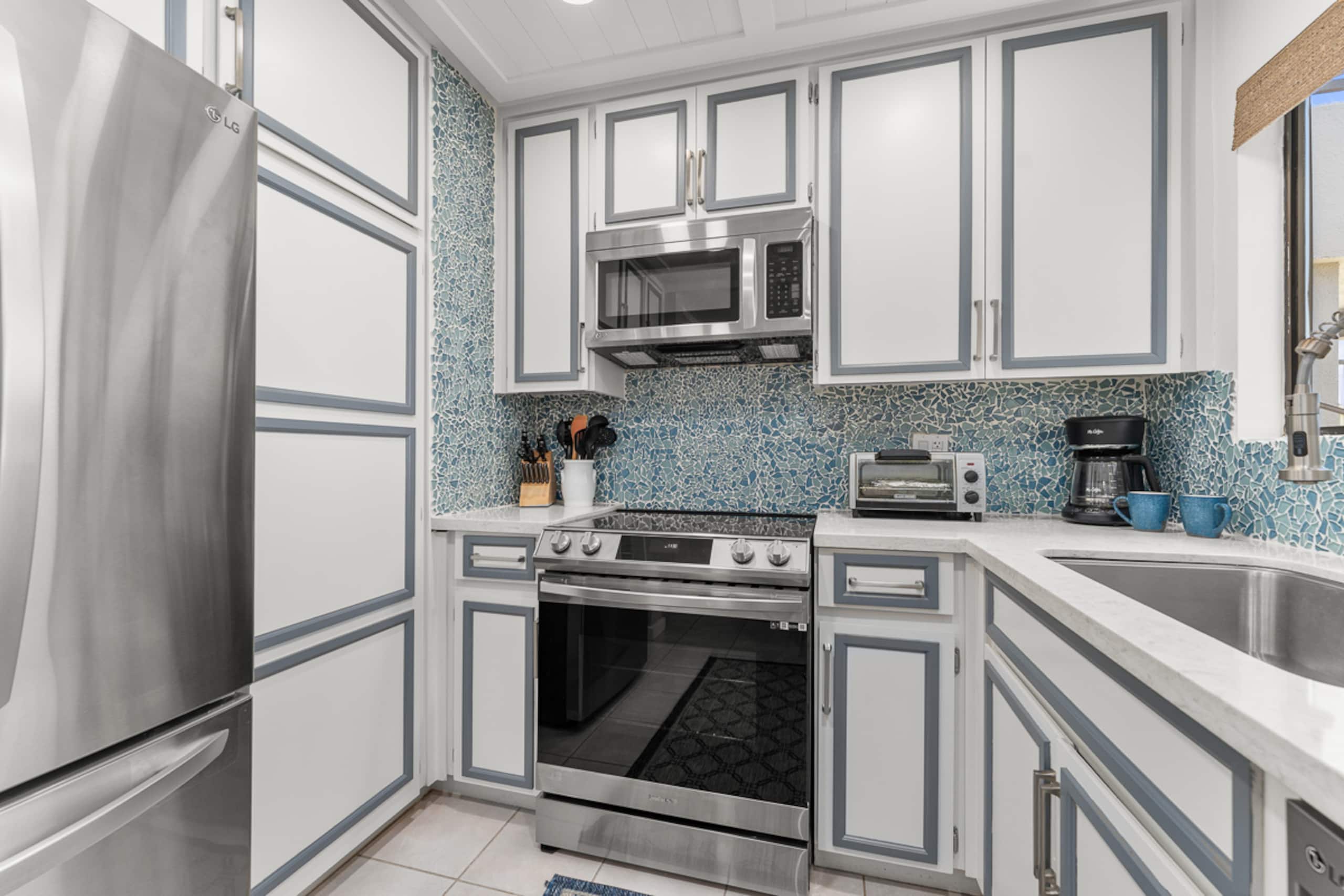 Condo in Lahaina · ★4.96 · 1 bedroom · 2 beds · 2 private baths - Image 11