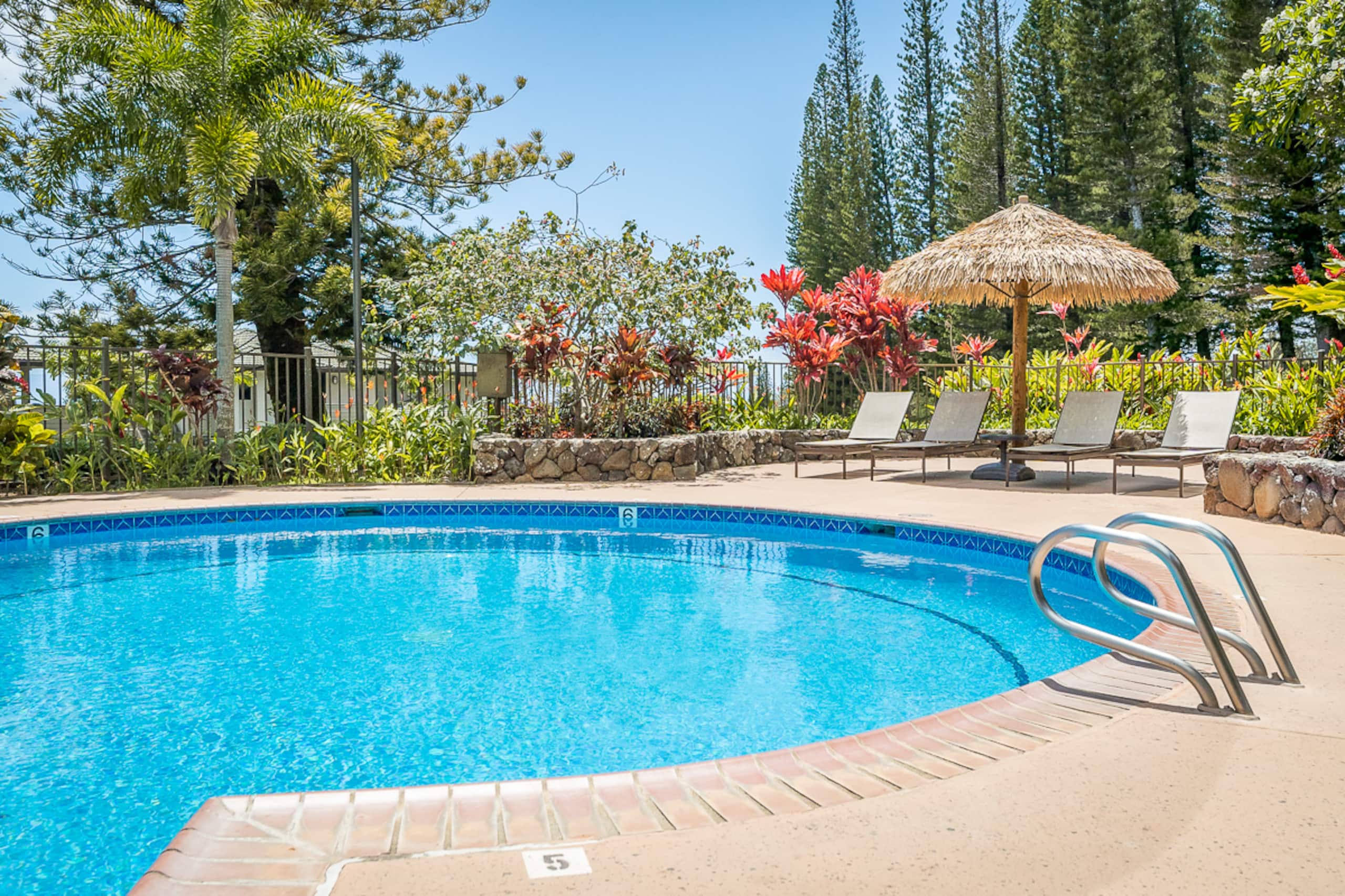 Condo in Lahaina · ★4.96 · 1 bedroom · 2 beds · 2 private baths - Image 36