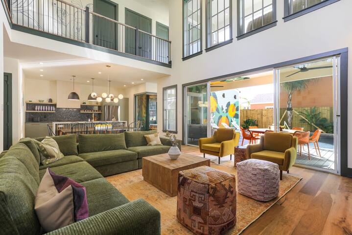 Outdoor Living in New Orleans | Heated Pool gallery image 4