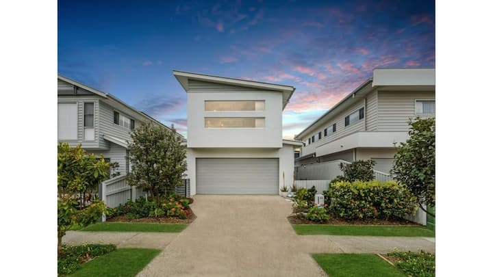Sea Poppy - 4 Bedroom Home With Pool - Kingscliff