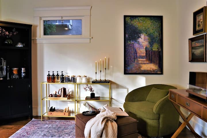 Vintage Beach Retreat | Pool, King Beds,coffee Bar - Seal Beach, CA
