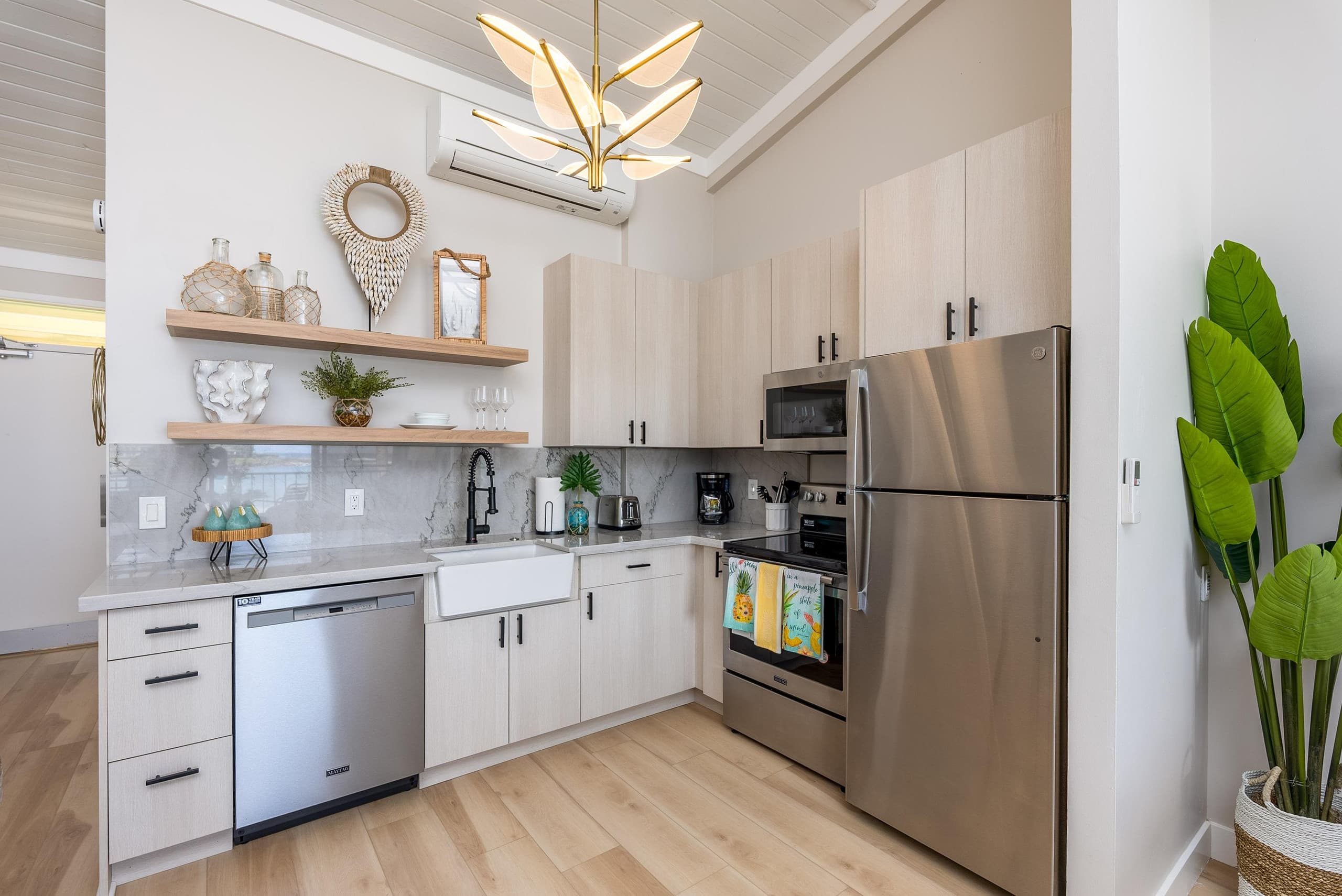 Condo in Lahaina · ★4.88 · Studio · 1 bed · 1 bath - Image 11