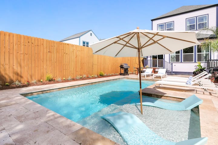 Modern Urban Oasis w/ Heated Pool, Patio & Parking
