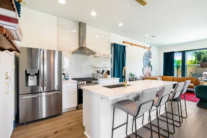 Modern Urban Oasis w/ Heated Pool, Patio & Parking gallery image 4