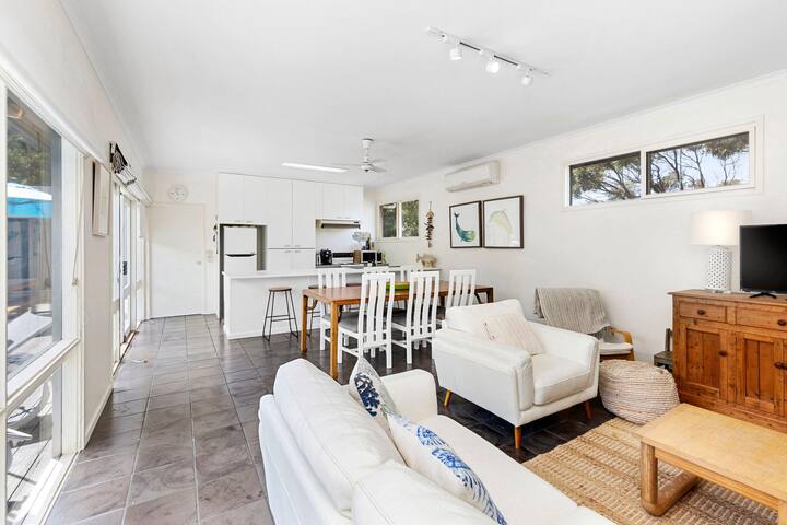 Hitchcock Holiday House