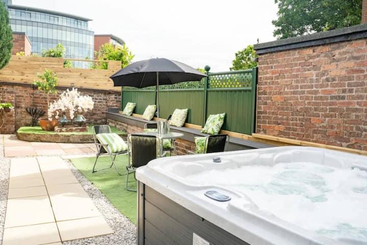 No 22 Chester Town House Sleeps 8 With Hot Tub Houses For Rent In no-22-chester-town-house-sleeps-8-with-hot-tub-houses-for-rent-in