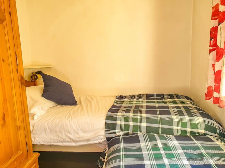 Le Keeper 's Cottage L Shaped Twin Bedroom Downstairs