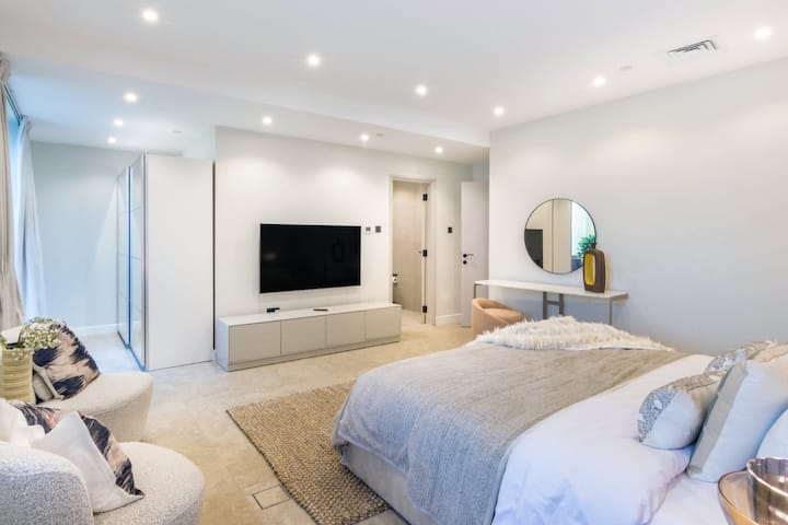 King bedroom suite with outdoor terrace and beautiful ensuite bathroom