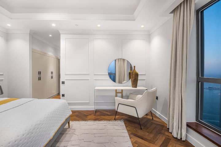 King suite with walk through wardrobes and beautiful en-suite bathroom