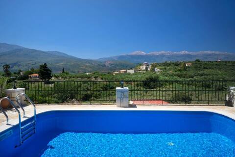 Villa Iris with Private Pool in Georgioupolis