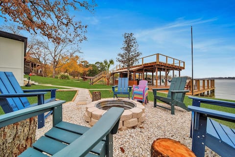 No Wake Zone: Lake Livingston Water Front Retreat