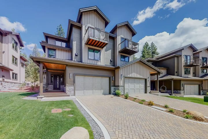 Gondola Vista - 5 Bedroom Villa - South Lake Tahoe, CA