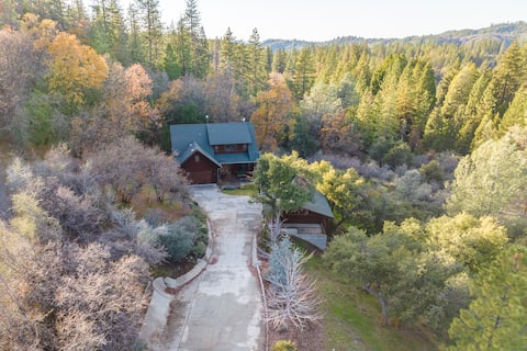 Murph Lodge- AC, Hot Tub, Pool Table