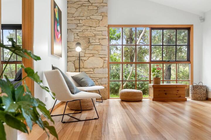 Yirrip House, Nestled on the edge of National Park