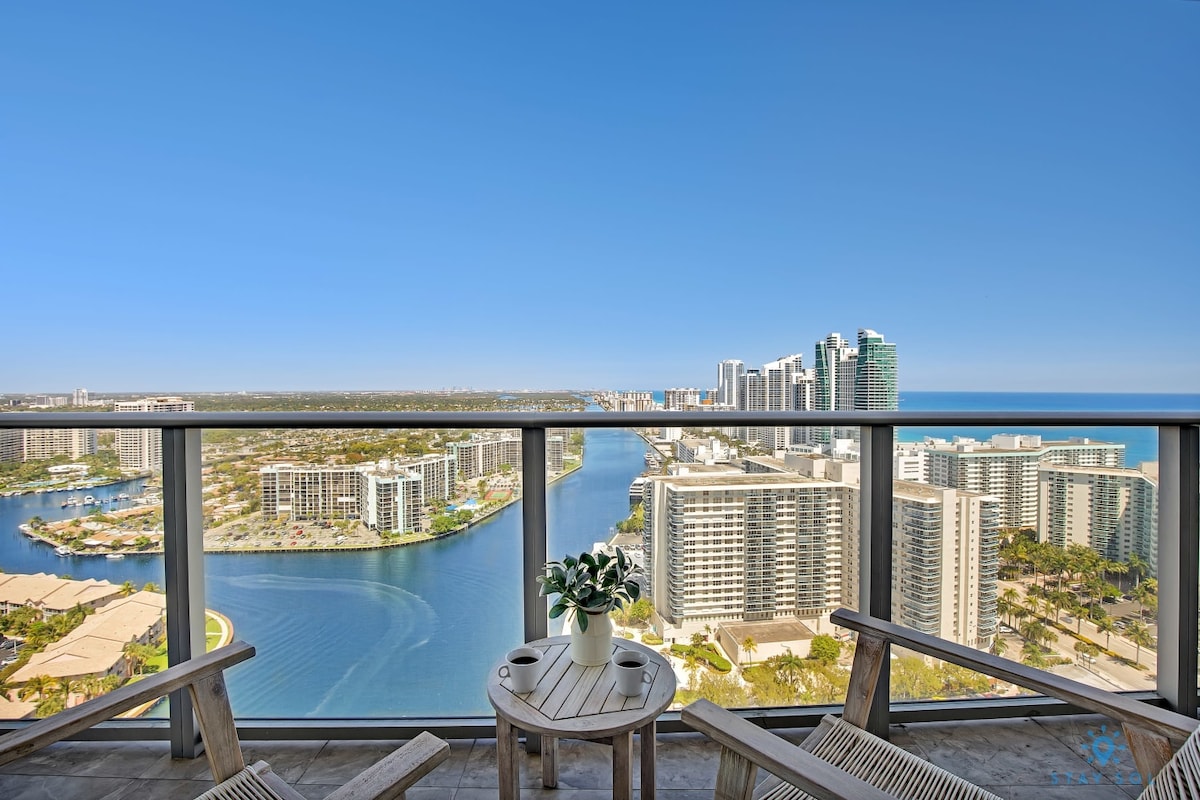 Curated visual reference: High End Apartments In Beachside Communities Reference: A High Floor With Stunning View Pools Near Beach Apartments