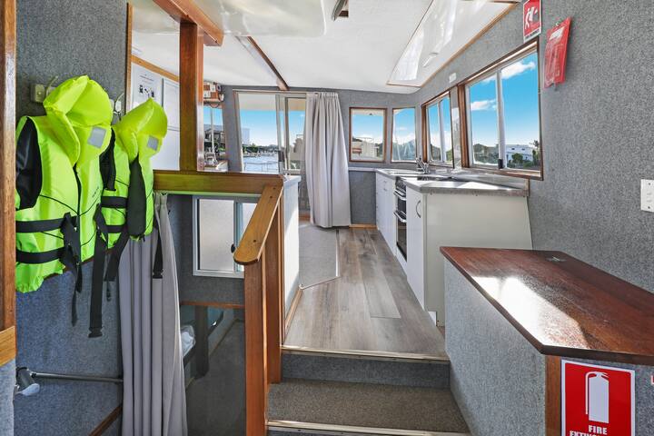 Caloundra Houseboats gallery image 2