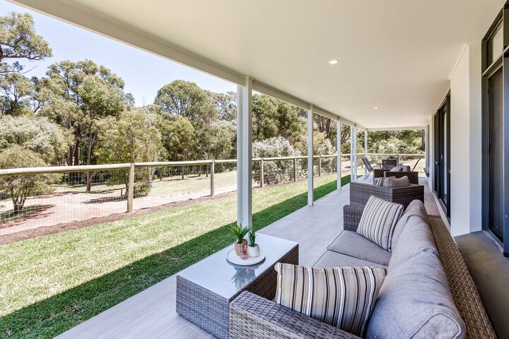 Wildgreen Villa—Lakeside Hideaway in Winery Estate gallery image 4