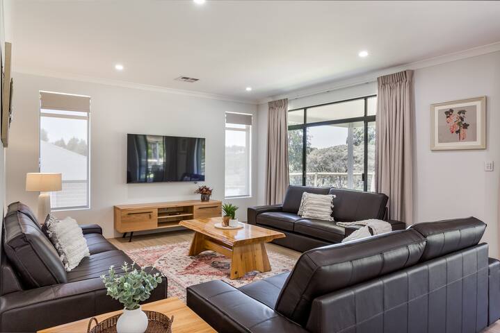 Wildgreen Villa—Lakeside Hideaway in Winery Estate gallery image 2