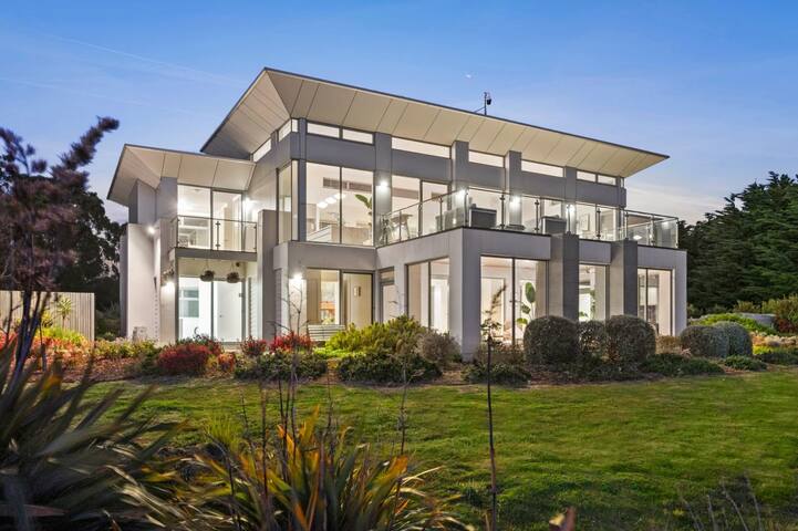 Waterline Ocean Front Luxury Bells Beach gallery image 2