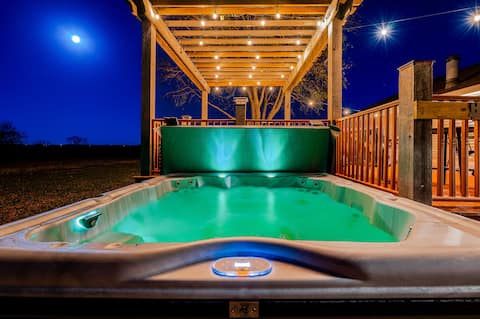 Sunrise Ranch - A Peaceful Country Stay + Hot Tub