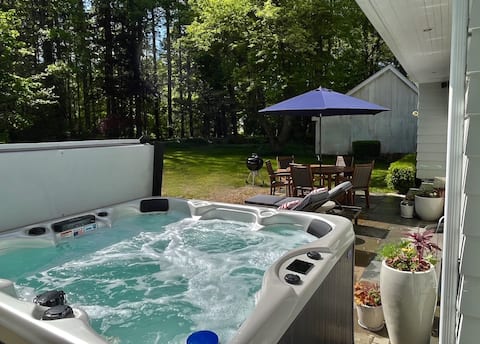 Luxury Redo: Hot Tub, Playroom, Sleeps 12