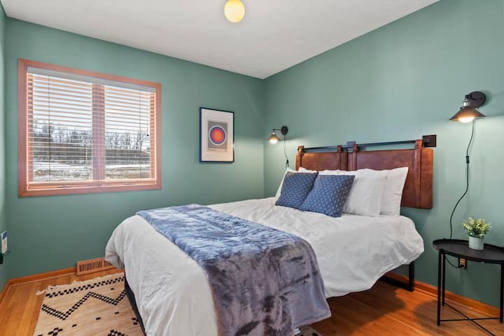 Private Canandaigua Retreat- Hot Tub/pet Friendly - Canandaigua, NY