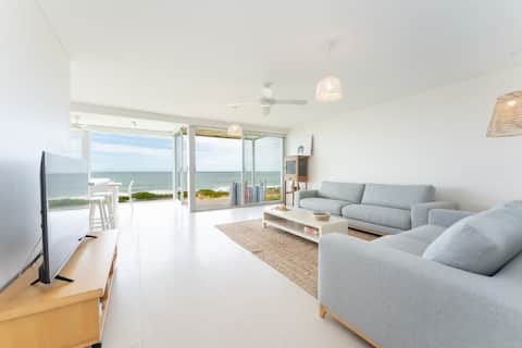 Chiton On The Rocks—A Breezy Beachfront Escape