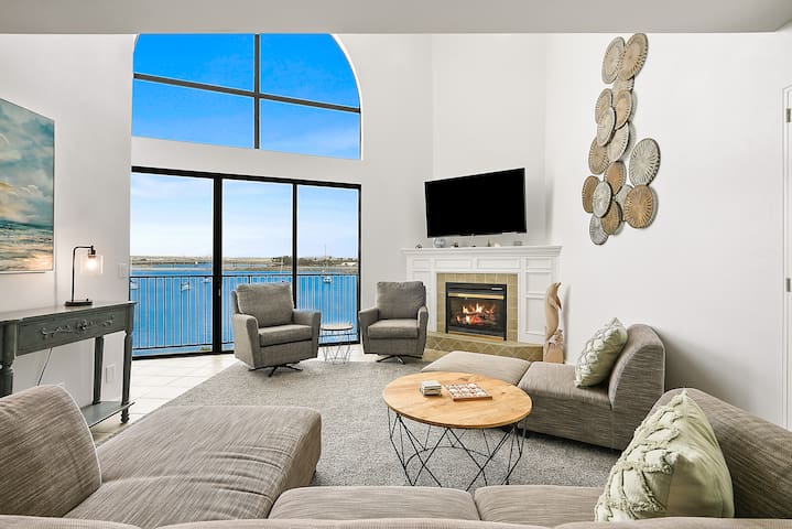 Waterfront | Private Roof Deck | Fireworks View