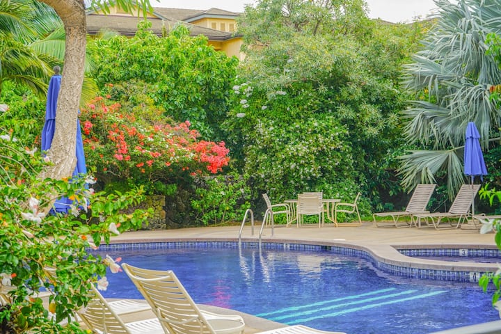 Top Floor 2 Bed Suite Steps To The Beach & Pool! - Kauai, HI