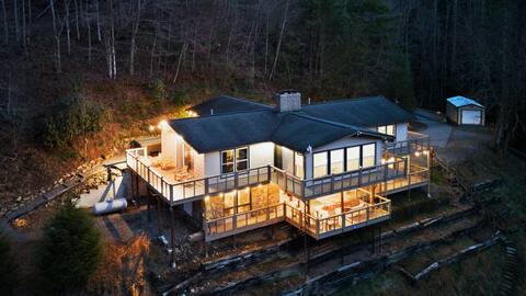 5br! Smokey Mountains! Hot Tub! Game Room!