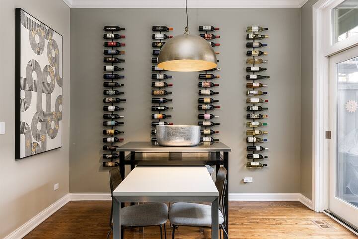 Spacious 4-Level/4-Bedroom Townhouse in West Loop gallery image 5