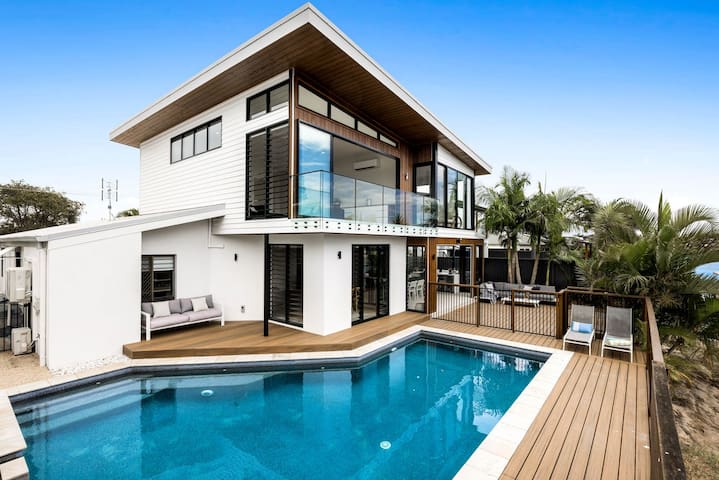 7 bedroom home on Mooloolaba canal