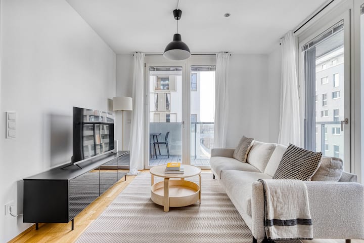 Luxe Marinatower 2br W/ Gym & Elevator, Nr Metro U2, By Blueground - Wien