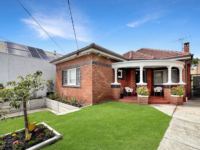 Two bedroom home with great outdoor area & parking gallery image 2