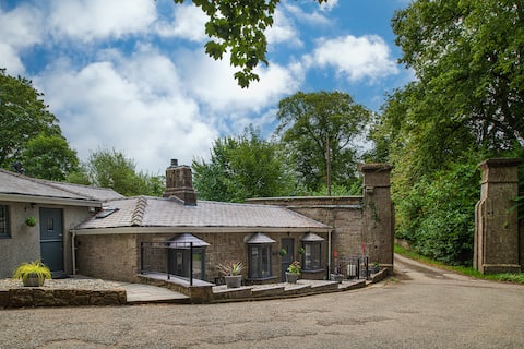 Bryntirion Lodge, Luxury Former Gatehouse