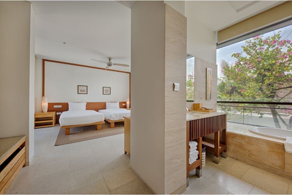 ห้องนอน 2 พร้อมเตียงเดี่ยว 2 หลังพร้อมอ่างอาบน้ำส่วนตัว