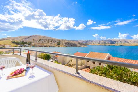 Popular Airbnb listing: Reful - A6 in Metajna