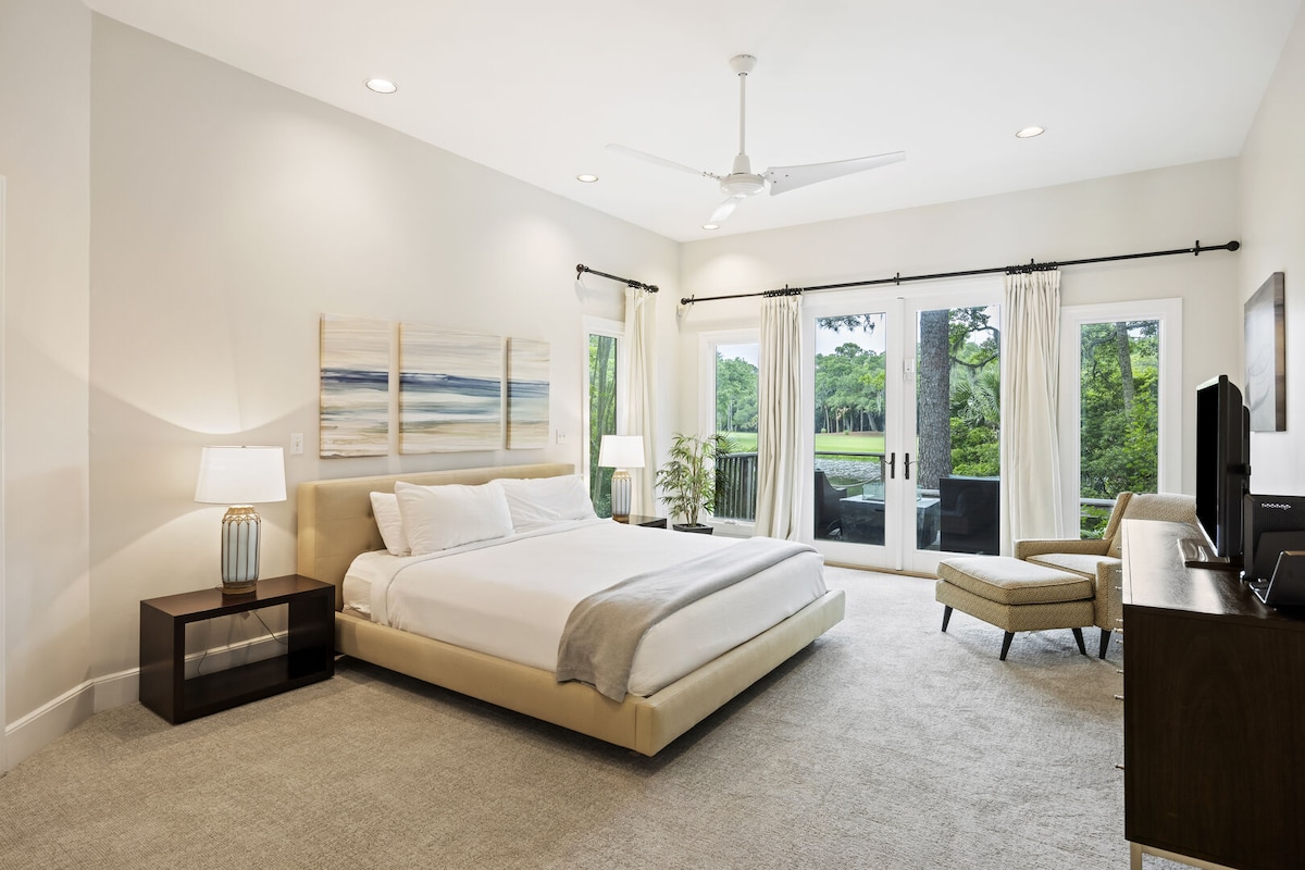 غرفة النوم 1: الجناح الرئيسي، كينج، تلفزيون، إمكانية الوصول إلى السطح، حمام خاص، الطابق الأول