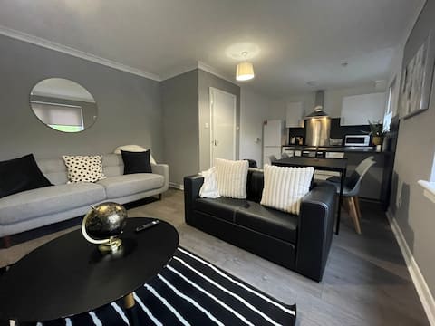 Contemporary Three Bed Apartment in Coatbridge