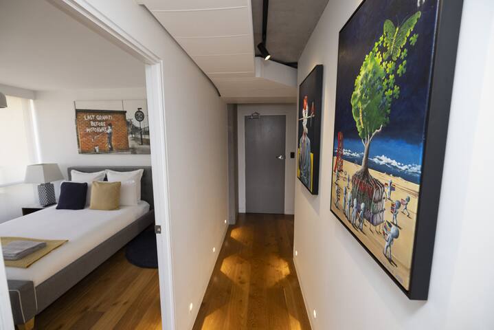 Panoramic City Views- Luxury 2 Bedroom Apartment gallery image 5