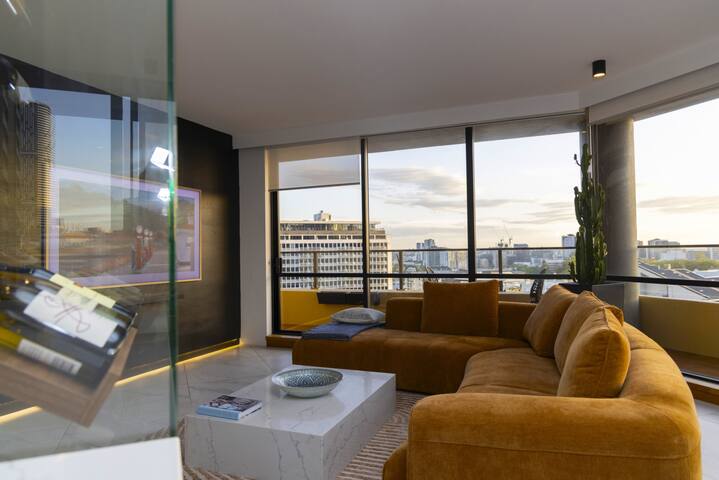 Panoramic City Views- Luxury 2 Bedroom Apartment gallery image 2