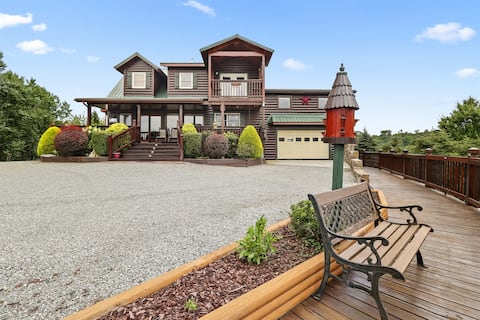 Rustic Cabin adjoining New River state park with c